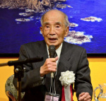 ２０２１年１２月、コガネセンガンの誕生について語る坂井健吉さん＝鹿屋市の南風ガーデンハウスまるかお用