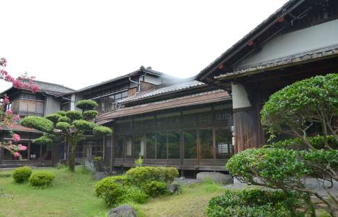 国登録有形文化財の旧藤武邸・県民教育文化研究所＝鹿児島市春日町