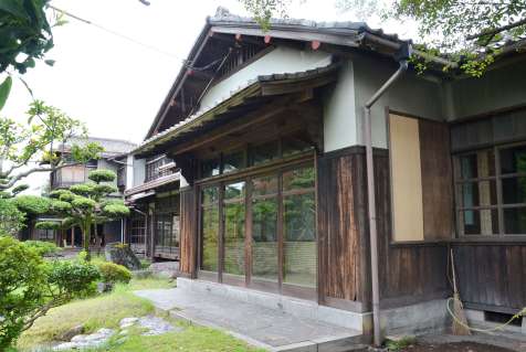 国登録有形文化財の旧藤武邸・県民教育文化研究所＝鹿児島市春日町