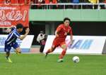 前半、攻め込む神村・名和田＝白波スタジアム