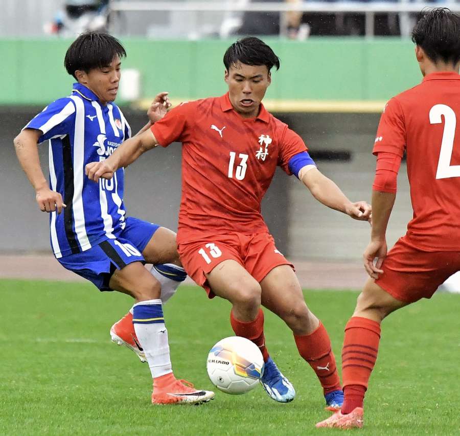 攻守で献身的なプレーを見せる神村・西丸＝白波スタジアム