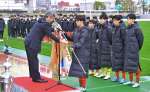 全国高校サッカー選手権県予選を制し表彰される神村学園