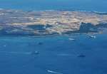 港湾施設の整備が進む馬毛島東部の沿岸＝８日、本社チャーター機から