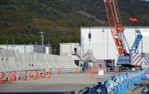 馬毛島で使う消波ブロックの製造現場＝１７日、いちき串木野市