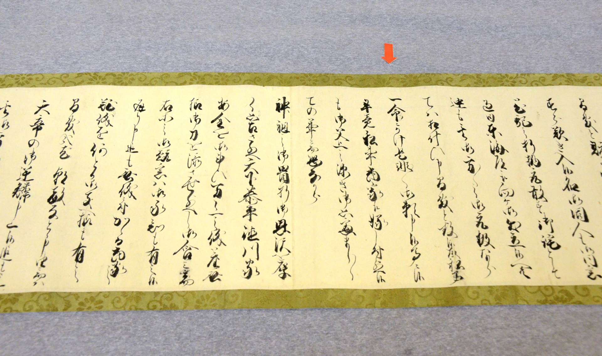 篤姫の書状。中央付近に「一命にかけ」「御父上（島津斉彬）」といった文字が書かれている＝鹿児島市の黎明館
