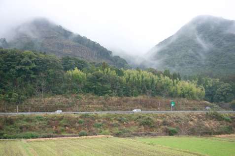 〈関連〉弾薬庫整備に向けた適地調査が予定される中岳周辺＝２２日、さつま町永野