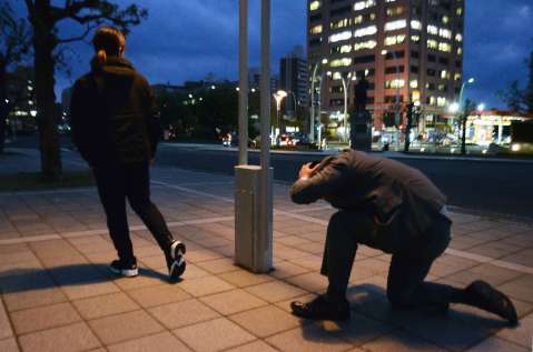 失恋後に胸が痛くなるのはなぜだろう（写真はイメージ）