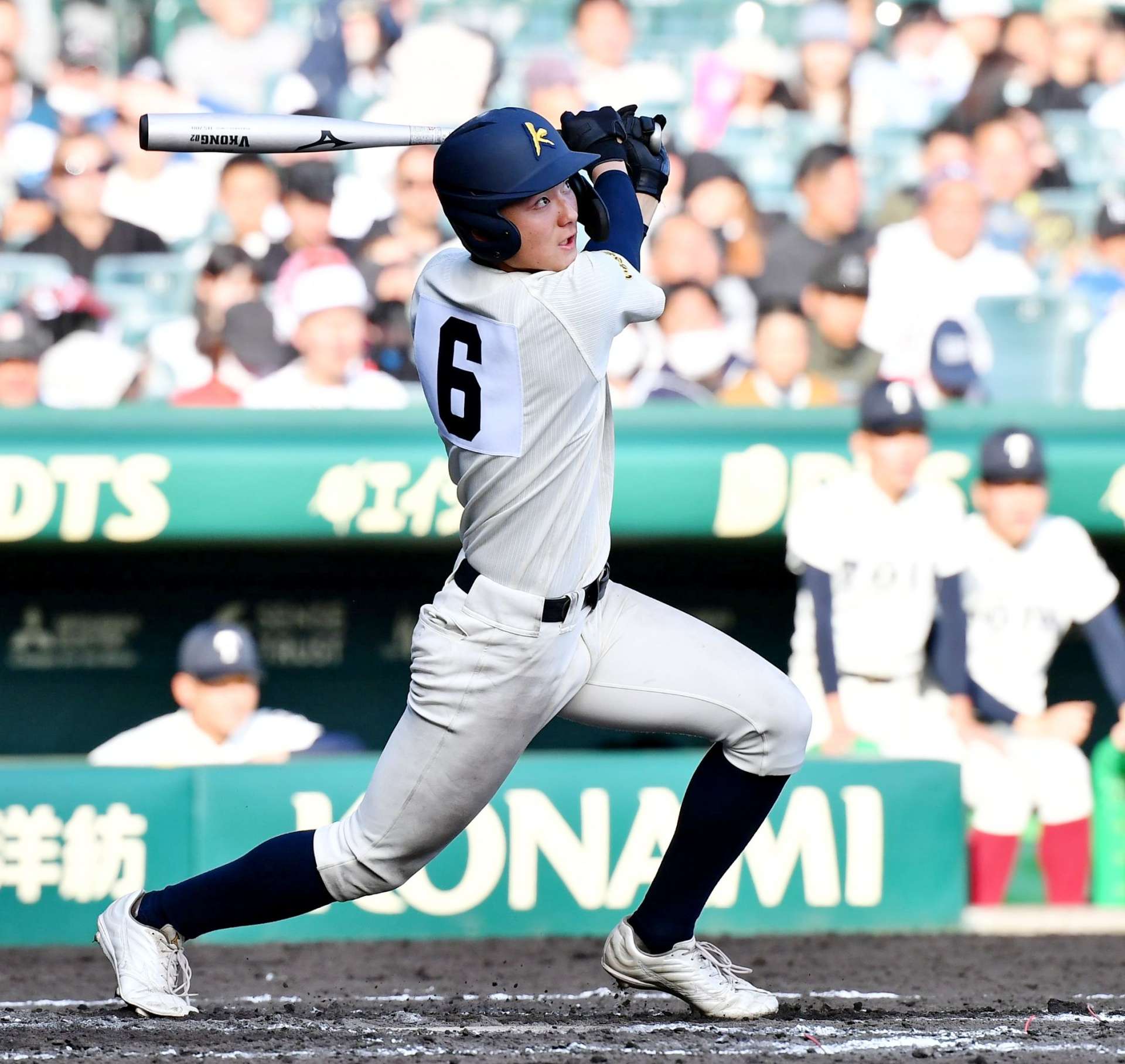 ９回表神村無死、今岡が中越え二塁打を放ちチャンスを作る＝甲子園