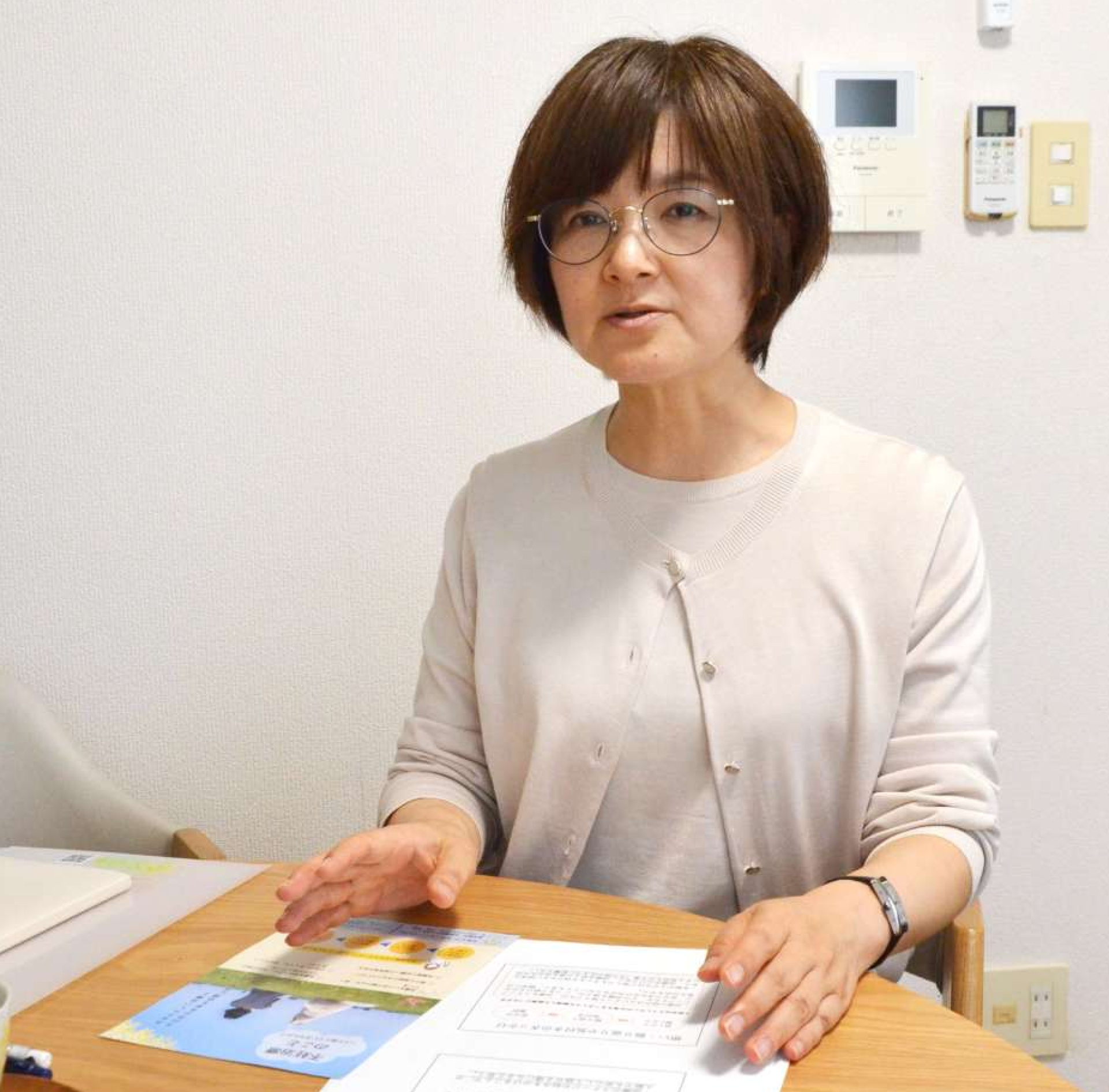 不妊治療の経験を語る保健師の外薗ゆかりさん＝鹿児島市