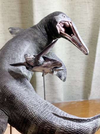 モササウルス類の復元フィギュア（海洋堂造形師の古田悟郎さん作製）