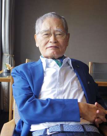 〈関連〉「虎雄は死して志を残した」と語る亀井静香氏＝東京・永田町