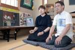 悠陽さんの体調が急変した和室で、当時の状況を明かす両親＝２１日、鹿児島市上福元町