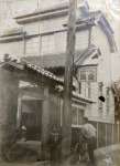 岩川駅のすぐ近くにあった澤俊文さんが生まれた写真館（澤さん提供）