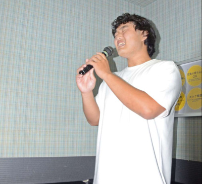 コロナ時代のひとりカラオケ コロナ時代のひとりカラオケ