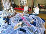 布で海を表現した展示＝７日、都城市高城の旧後藤家商家交流資料館