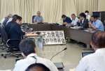 陳情を審査する薩摩川内市議会川内原子力発電所対策調査特別委員会＝１０日、同市議会委員会室