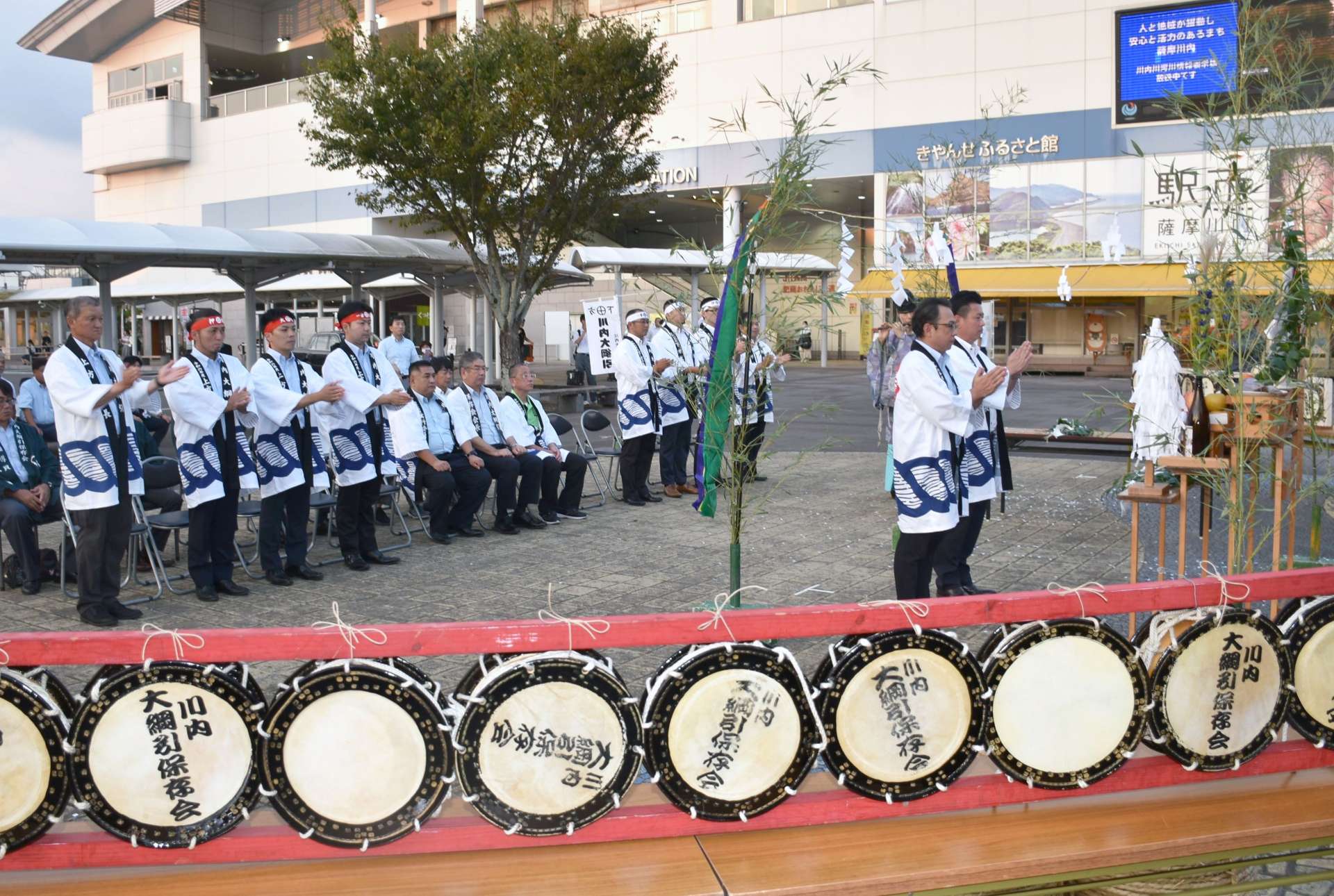 川内大綱引の安全と成功を祈る関係者＝薩摩川内市鳥追町