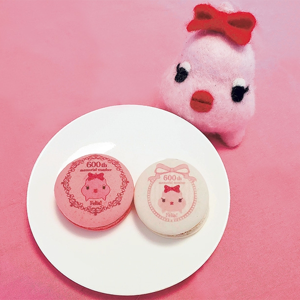 同じく600号記念の「ふ～ちゃんマカロン」。10月21日（月）までミルフィユ全店（下荒田本店、センテラス天文館、さつまち鹿児島中央駅みやげ横丁）で販売する。イチゴ味とホワイトチョコの一種・オパリス味の2種類で1個／335円。多数購入の場合は事前予約を。