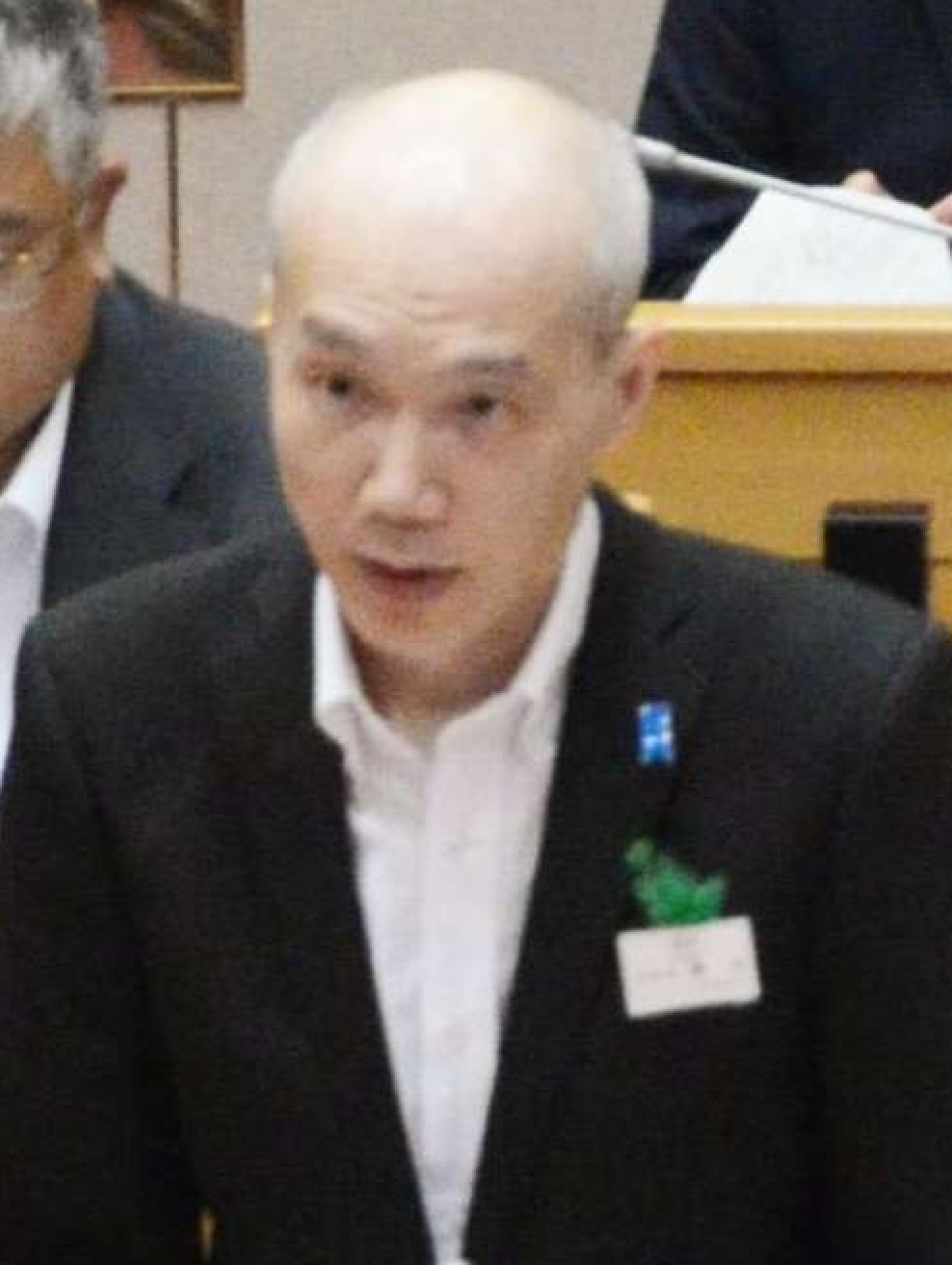 県警不祥事関連で答弁する野川明輝本部長＝１８日午前、県議会
