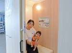 性別問わずおむつ替えや授乳で利用できる設置型ベビーケアルームｍａｍａｒｏ＝１９日、志布志市市役所志布志庁舎