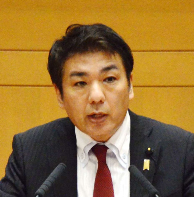 〈関連〉県警の相次ぐ不祥事を追及する秋丸健一郎議員＝１８日、県議会