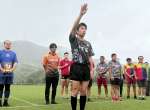 開会式で選手宣誓をする黒茶花クラブの井手佑里選手＝県立サッカー・ラグビー場