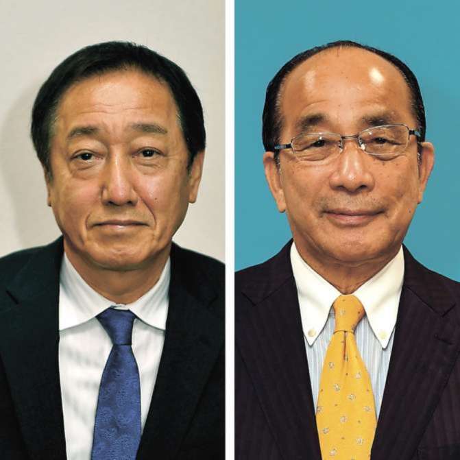 元参院議員の園田修光氏（左）と県議団推薦の外薗勝蔵氏