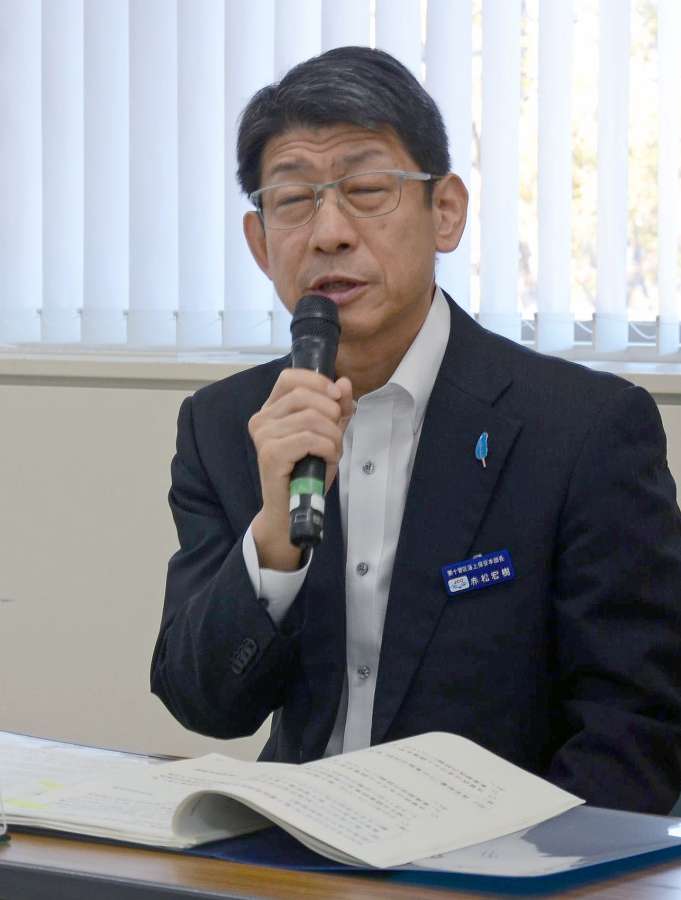 航海日当の不正受給問題について「重く受け止めている」と述べる第１０管区海上保安本部の赤松宏樹本部長＝２６日、鹿児島市の鹿児島第２地方合同庁舎