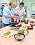 まぐろ祭り限定の料理が並ぶお披露目会＝いちき串木野市総合観光案内所