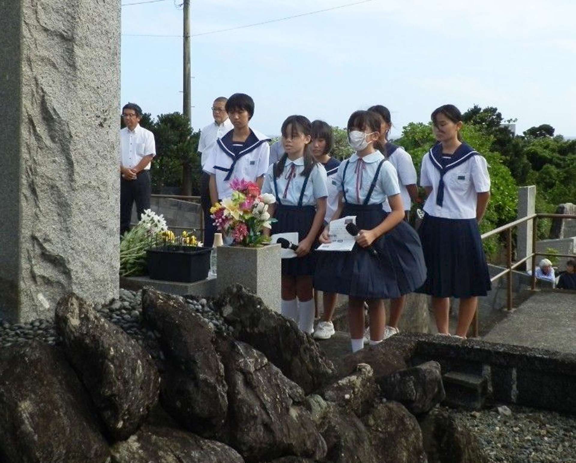 武洲丸の犠牲者を悼む「平和の夕べ」＝徳之島町亀徳のなごみの岬公園（幸多勝弘さん提供）