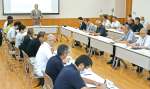 鳥インフルエンザと豚熱に備えて連携を確認した連絡会議＝３０日、出水市役所