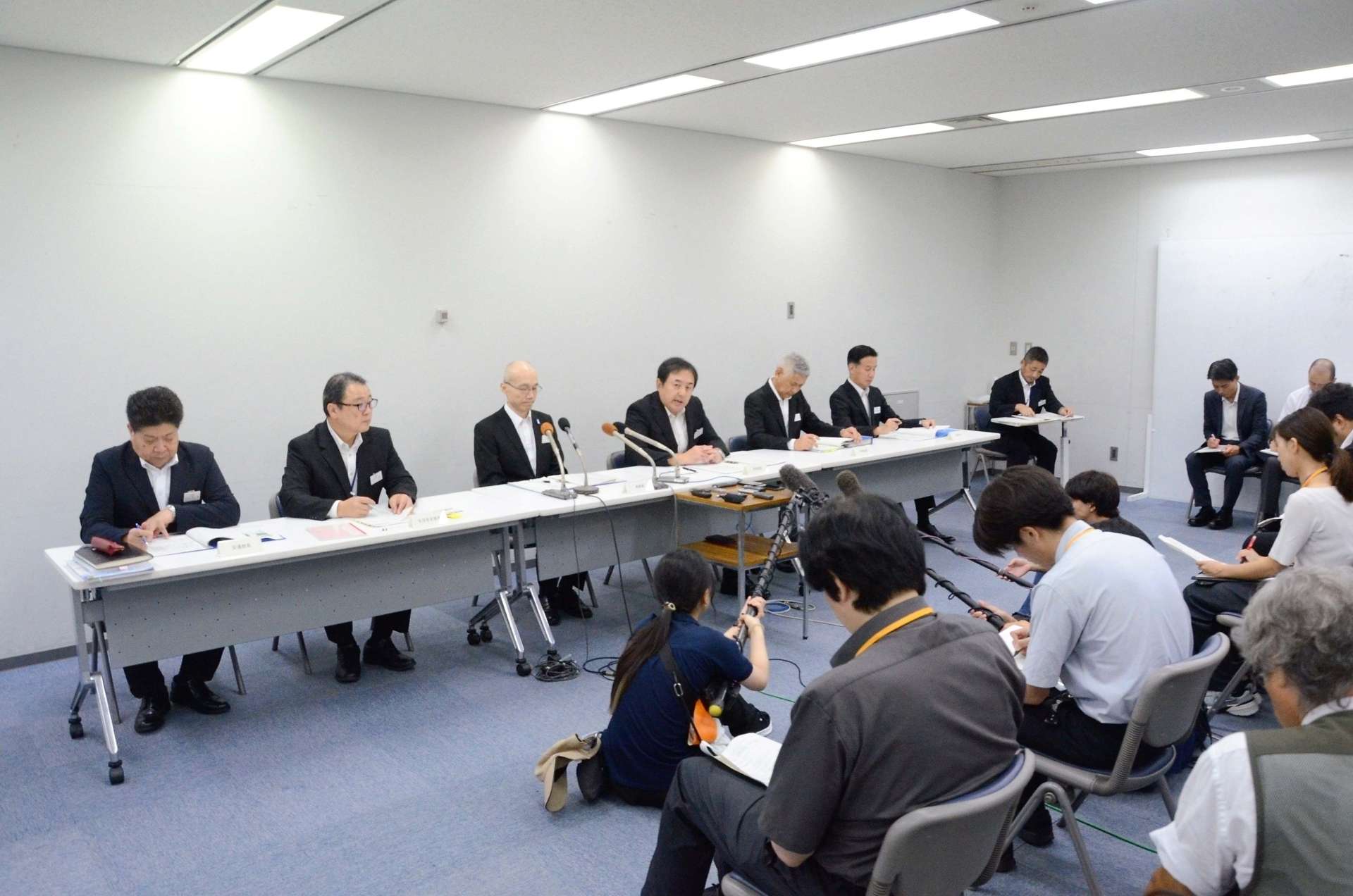 前生活安全部長の情報漏えい事件について言及があった鹿児島県警の定例記者会見＝３０日午後、県警本部