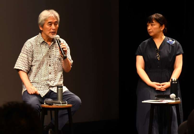 １５０年後に何を残すかをテーマに話す総合地球環境学研究所の山極寿一さん（左）ら＝鹿児島市