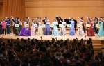 会場全体で「ふるさと」を合唱しフィナーレを迎えた開館３０周年記念コンサート＝霧島市牧園のみやまコンセール