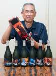 〈別カット〉宇宙戦艦ヤマトの名シーンやキャラクターが描かれた焼酎＝２５日、鹿屋市の小鹿酒造