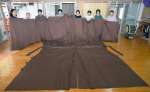 １０日間かけて新調された弥五郎どんの着物＝曽於市の岩川八幡神社