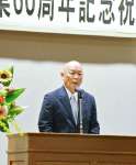 ナンチク操業６０周年記念祝賀会であいさつする南喜一社長＝４日、都城市の都城グリーンホテル
