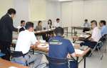 市電の脱線事故について報告された鹿児島市交通事業経営審議会＝７日、同市上荒田町の市交通局