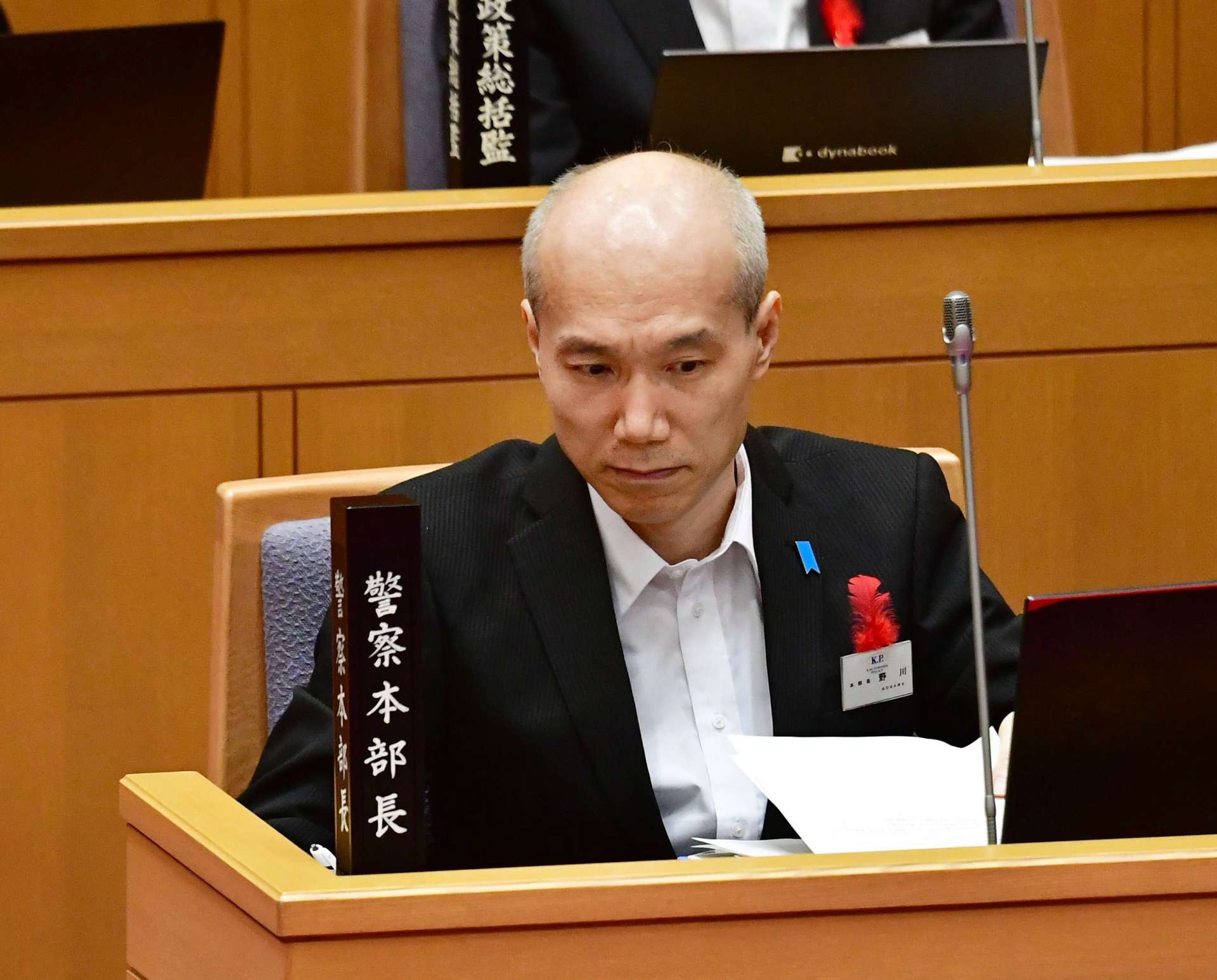 〈関連〉百条委員会の設置決議案について討論を聞く鹿児島県警の野川明輝本部長＝９日午後、県議会