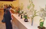 １４流派の秋を感じさせる作品が並ぶ会場＝１０日、鹿児島市の山形屋