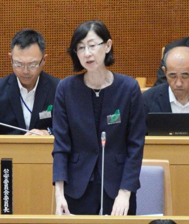 〈関連〉県警不祥事関連で答弁する県公安委員会の石窪奈穂美委員長＝９月１８日午前、県議会