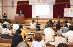 子ども食堂支援の取り組みを紹介する企業関係者＝南九州市知覧の市社会福祉協議会