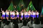森の住人として出演する６年生＝出水市の下水流小学校