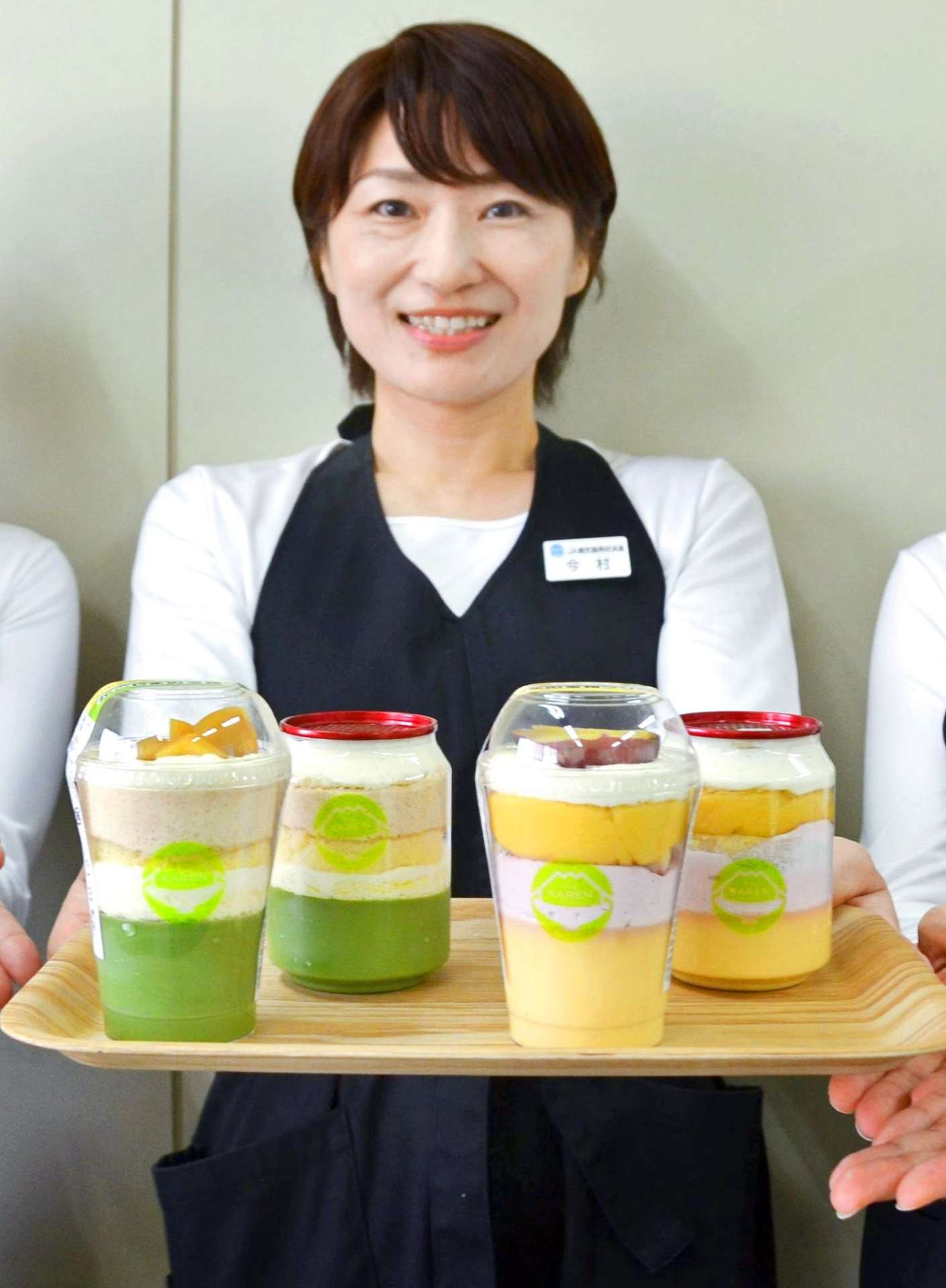 「かごしまの宝箱プリン」と開発したチームＫＡＲＥＮリーダーの今村亜希さん＝１６日、鹿児島市の県ＪＡ会館