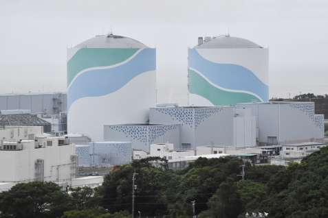 九州電力川内原発１号機（左）と２号機＝薩摩川内市