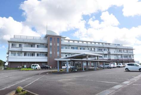 医師確保が急務となっている公立種子島病院＝南種子町中之上