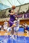 後半、シュートを放つ鹿児島女の前田＝サンアリーナせんだい