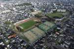 リニューアルされた都城運動公園テニスコートの空撮写真（都城市提供）