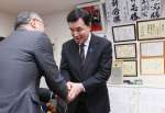 〈関連〉鹿児島３区で敗れた小里泰弘農相（右）。地元生産者からは落胆の声が漏れた＝２８日、薩摩川内市平佐１丁目