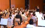 １００回目の定演に向け、練習に励む鹿児島交響楽団＝１０月３０日、鹿児島市の宝山ホール